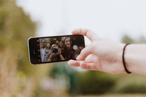 Telefonların Selfie Kameraları Göz Hareketlerinizden Sizi Analiz Edebilir